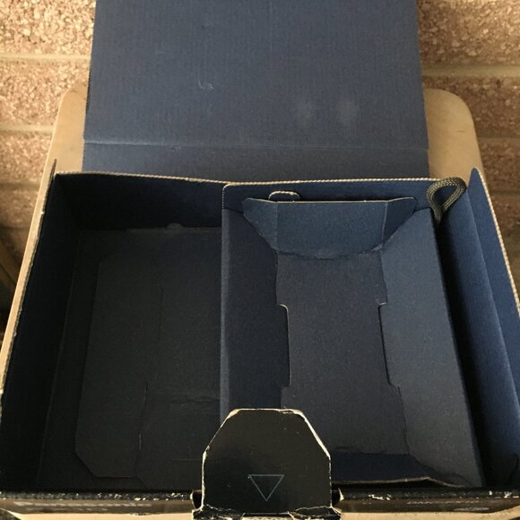 Panasonic LUMIX DMC FX10 6.0MP Digital Camera In Black + Tamrac Leather … - Picture 16 of 16